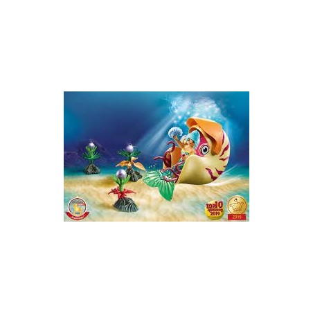 Sirène avec escargot des mers